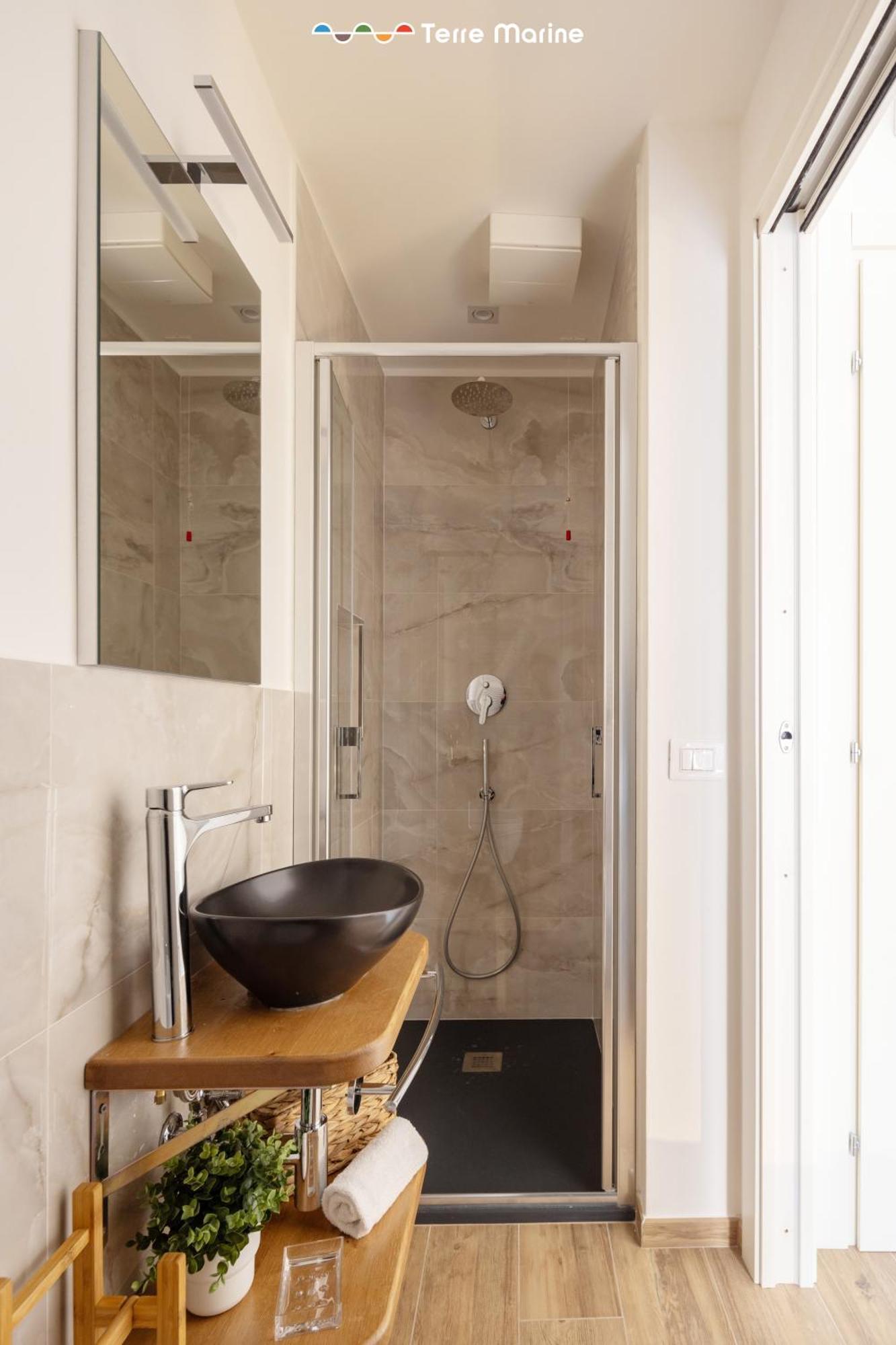 Midtown, Terre Marine